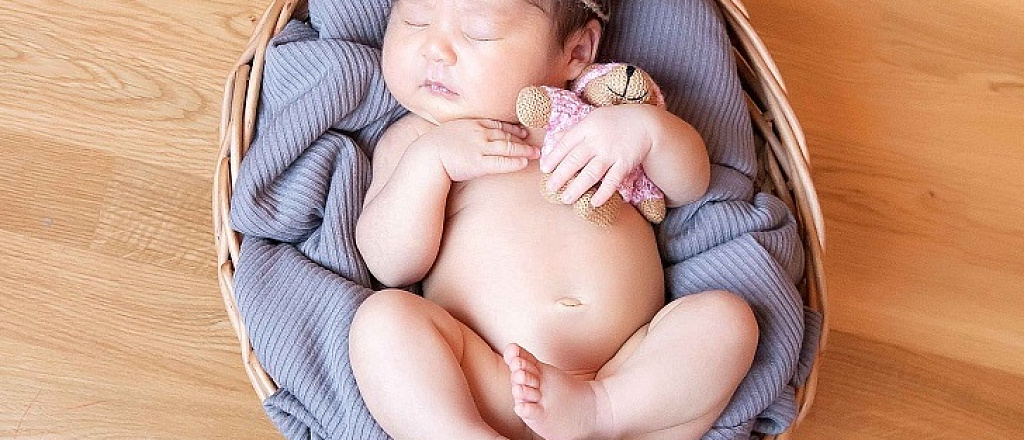 kovchegova-marina-newborn-fotograf-pervye-momenty-hochetsya-ostavit-v-pamyati-navsegda