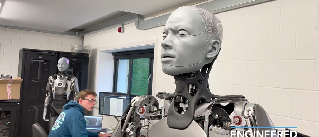razrabotchiki-iz-engineered-arts-predstavili-razvlekatel-nyh-robotov-gumanoidov
