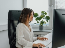 how-to-grow-up-the-career-ladder-5-ideas-from-bestselling-book-authors