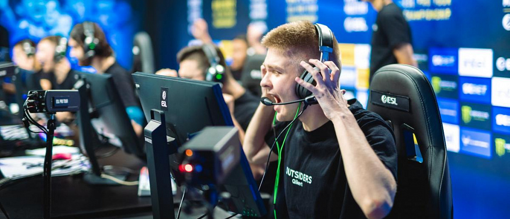 kazahstanskiy-kibersportsmen-vyigral-500-000-dollarov-v-sostave-outsiders