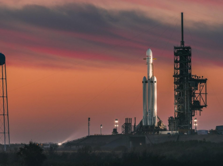 rocket-lab-vpervye-uspeshno-poymala-padayuschuyu-raketu-nositel-vertoletom