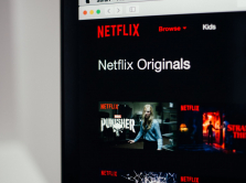 zak-snayder-snimet-nauchnuyu-fantastiku-dlya-netflix
