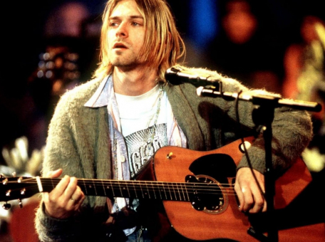 gitaru-kurta-kobeyna-s-mtv-unplugged-prodali-za-rekordnye-6-000-000