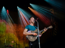 coldplay-budet-dobyvat-elektrichestvo-dlya-koncertov-iz-tancuyuschih-fanatov