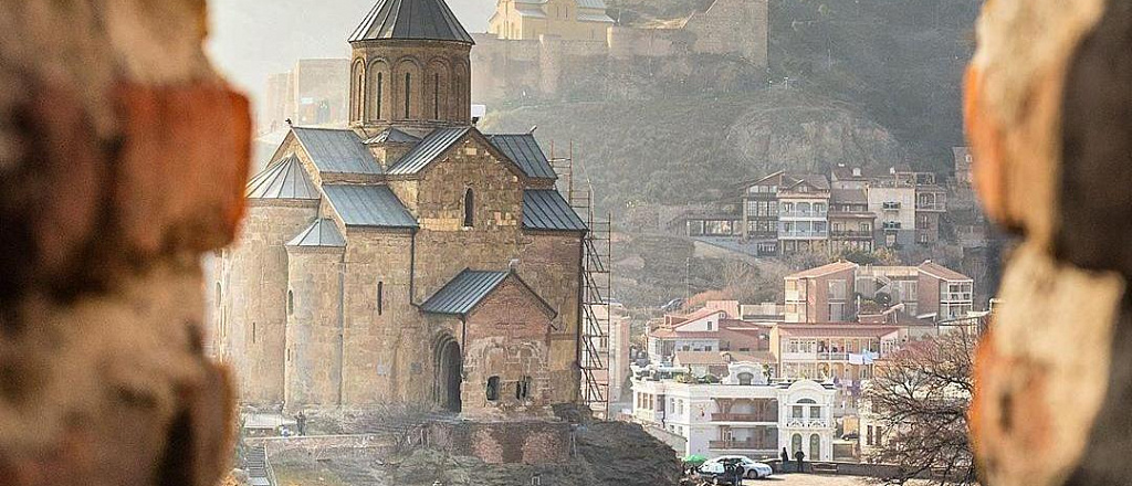 transcaucasia-people-who-are-behind-the-camera-lens
