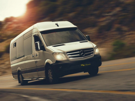 mercedes-benz-sprinter-preobrazovali-v-dom-na-kolesah