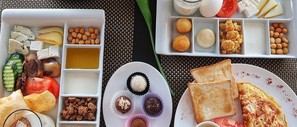 natige-n-neg-z-n-alaushy-oldan-zhasal-an-r-msh-kt-dayyndaytyn-zherd-alay-ash-any-zh-ne-kazakh-breakfast-ty-oylap-tap-any-turaly