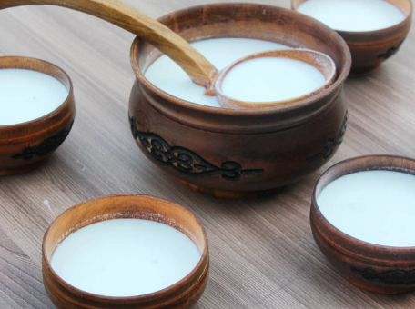 napitki-made-in-kazakhstan-gde-zakazat-kumys-i-shubat-v-almaty