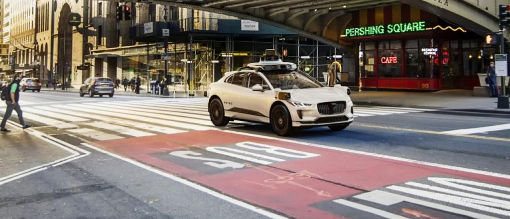 bespilotnye-avtomobili-waymo-nachnut-ezdit-po-dorogam-n-yu-yorka