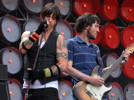 red-hot-chili-peppers-vypustili-trek-nerve-flip
