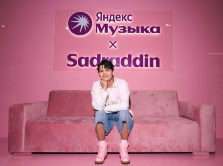 kazahstanskiy-pevec-sadraddin-o-populyarnosti-novom-al-bome-i-pesnyah-kotorye-uchat-dobrote