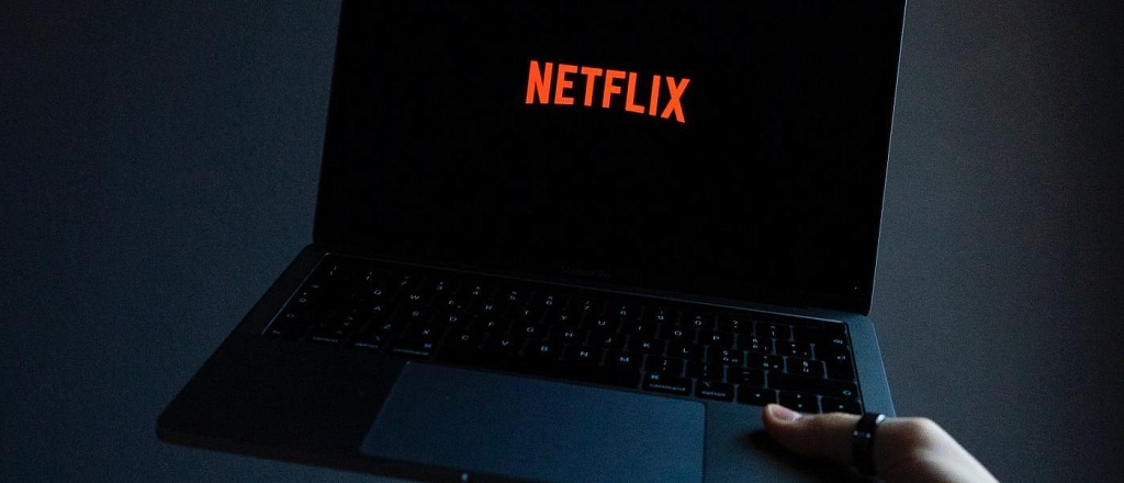netflix-razrabatyvaet-dva-spin-offa-ostryh-kozyr-kov