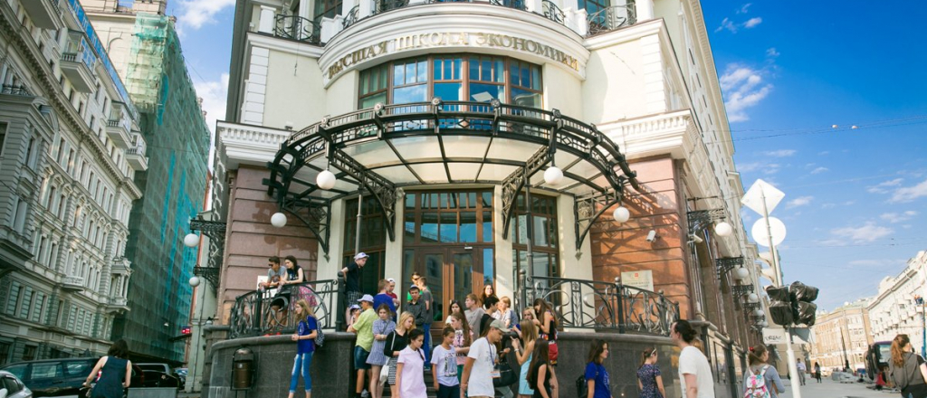 vyshka-vse-chto-nuzhno-znat-abiturientu-granty-ekzameny-obschezhitiya-i-sistema-obucheniya