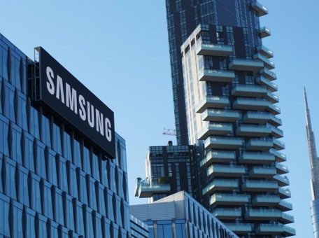 samsung-predstavila-pervyy-v-mire-prozrachnyy-microled-displey