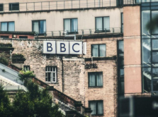 bbc-snimet-serial-po-motivam-povelitelya-muh