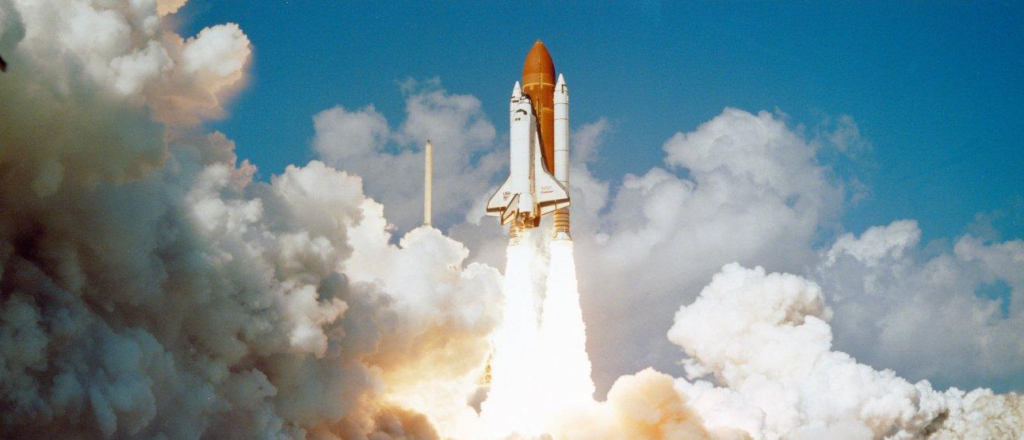 pervyh-turistov-v-kosmos-virgin-galactic-planiruet-otpravit-v-iyune
