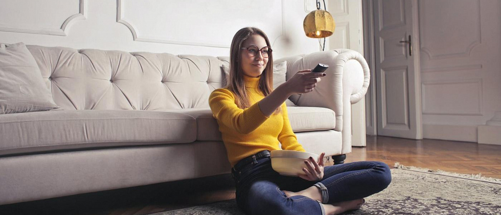 10-novyh-fil-mov-i-serialov-ot-netflix-hbo-max-i-apple-tv-kotorye-stoit-posmotret