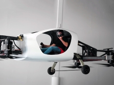 dvuhmestnyy-letayuschiy-elektromobil-doroni-aerospace-h1-sovershil-pervyy-pilotiruemyy-polet