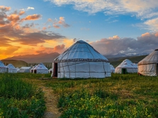 6-atmosfernyh-domov-v-etno-stile-v-kyrgyzstane