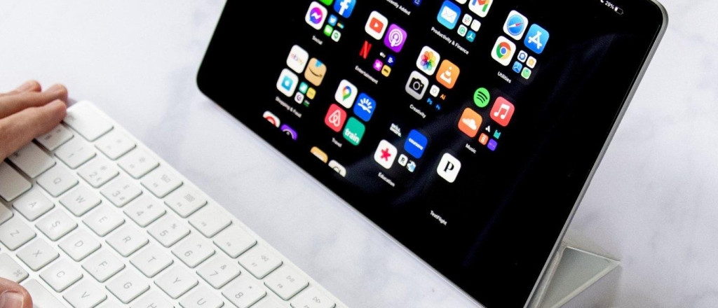 microsoft-vypustila-ii-pomoschnika-copilot-dlya-ustroystv-na-ios-i-ipados