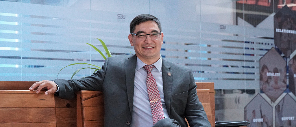rektor-sdu-kuanysh-ergaliev-o-tom-pochemu-schitaet-sebya-professional-nym-studentom-i-kak-na-nego-povliyali-shkola-i-uchitelya