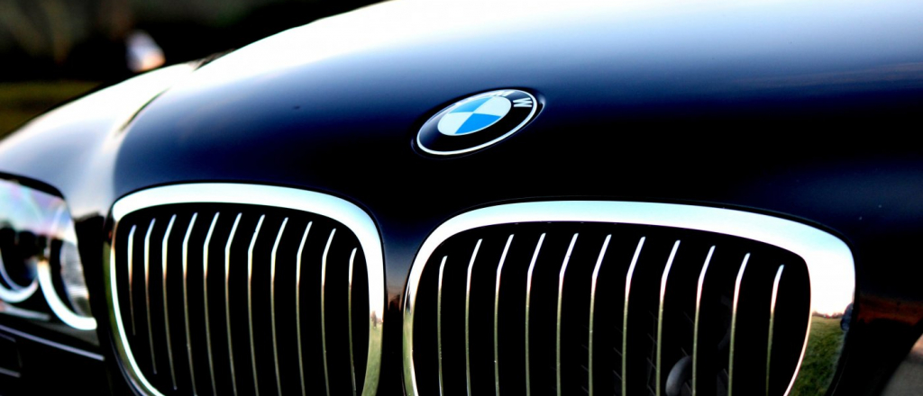 predstavlen-bmw-i-vision-dee-koncept-kar-kotoryy-mozhet-menyat-cvet