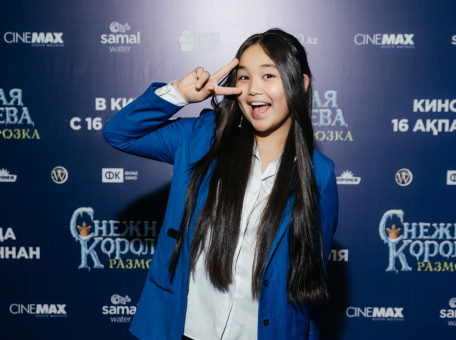amina-malgazhdar-o-tom-kak-v-12-let-snyalas-v-neskol-kih-fil-mah-i-poluchila-premiyu-nickelodeon-kids-choice-awards