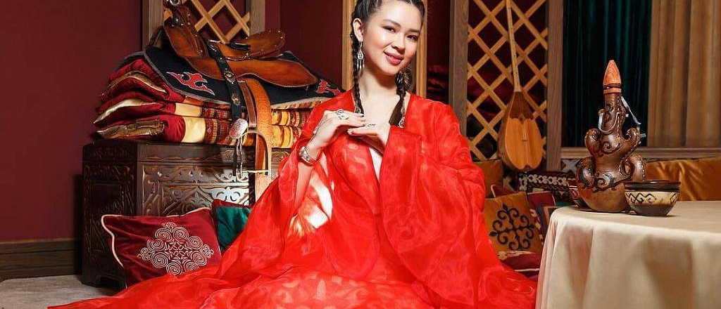 national-kazakh-clothing-in-modern-performance-of-brands-and-designers