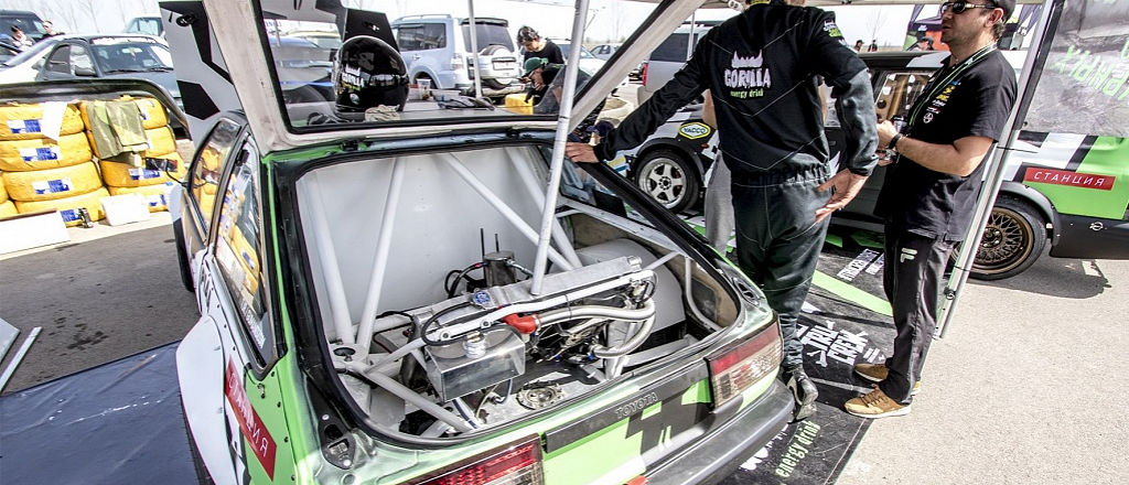 o-tom-kak-nayti-sponsorov-dlya-remonta-mashiny-i-stat-professional-nym-drifterom