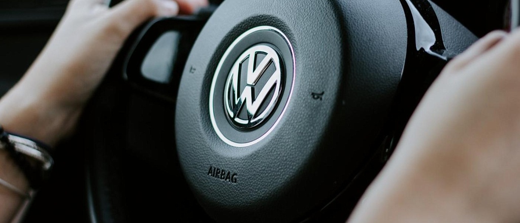 v-2024-godu-v-avtomobili-volkswagen-vstroyat-golosovogo-pomoschnika-chatgpt