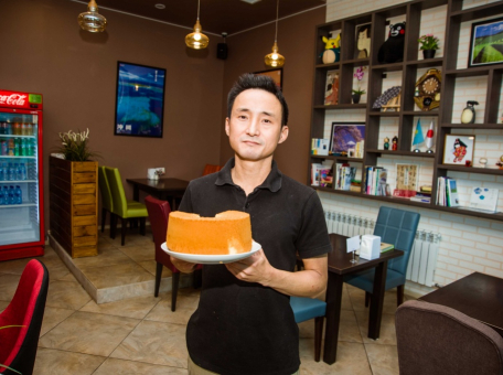 povar-iz-yaponii-o-tom-kak-zhenilsya-na-kazashke-i-otkryl-kafe-v-astane