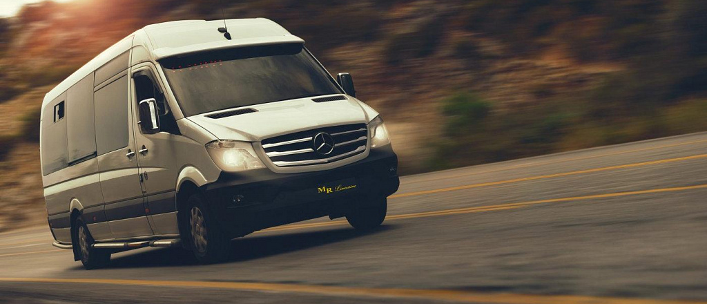 mercedes-benz-sprinter-preobrazovali-v-dom-na-kolesah