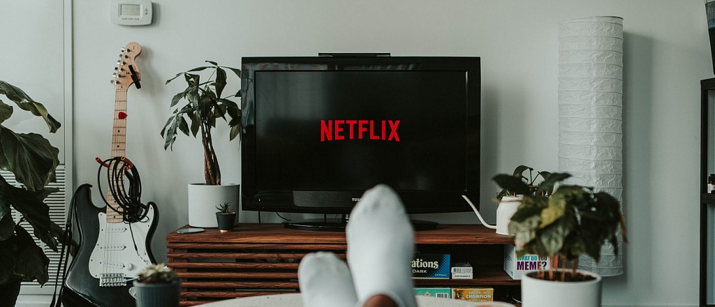 netflix-zapustit-deshevyy-tarifnyy-plan-s-reklamoy-podpiska-budet-stoit-sem-dollarov-v-mesyac