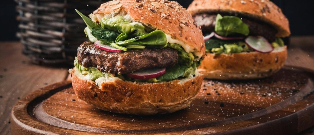gde-nayti-luchshie-burgery-v-tashkente-15-zavedeniy-dlya-lyubiteley-fastfuda