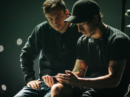 twenty-one-pilots-zapustili-beskonechnyy-klip-sobrannyy-iz-fanatskih-video