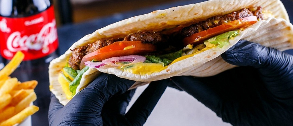svezhaya-sochnaya-i-hrustyaschaya-10-mest-gde-v-astane-mozhno-poest-street-food