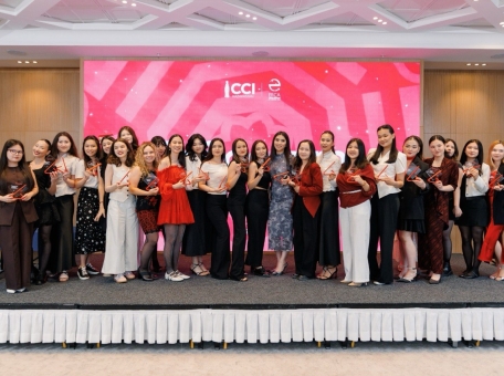ot-mentorstva-do-pervyh-kar-ernyh-shagov-v-almaty-zavershilas-programma-ta-dauym-dlya-studentok-tehnicheskih-special-nostey