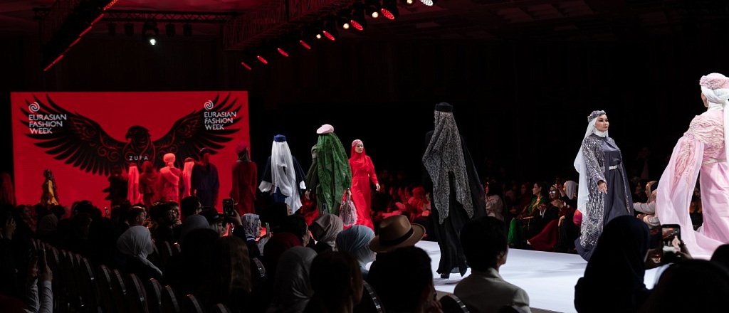 v-almaty-proshel-10-yubileynyy-sezon-eurasian-fashion-week-spring-summer-2026