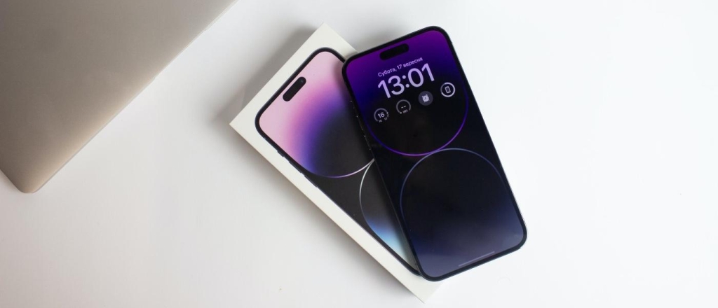 v-iphone-15-pro-poyavyatsya-chip-a17-bionic-i-ul-tratonkie-ramki-vokrug-ekrana