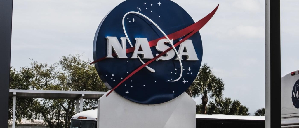 falcon-heavy-ot-spacex-zapustila-missiyu-nasa-k-asteroidu