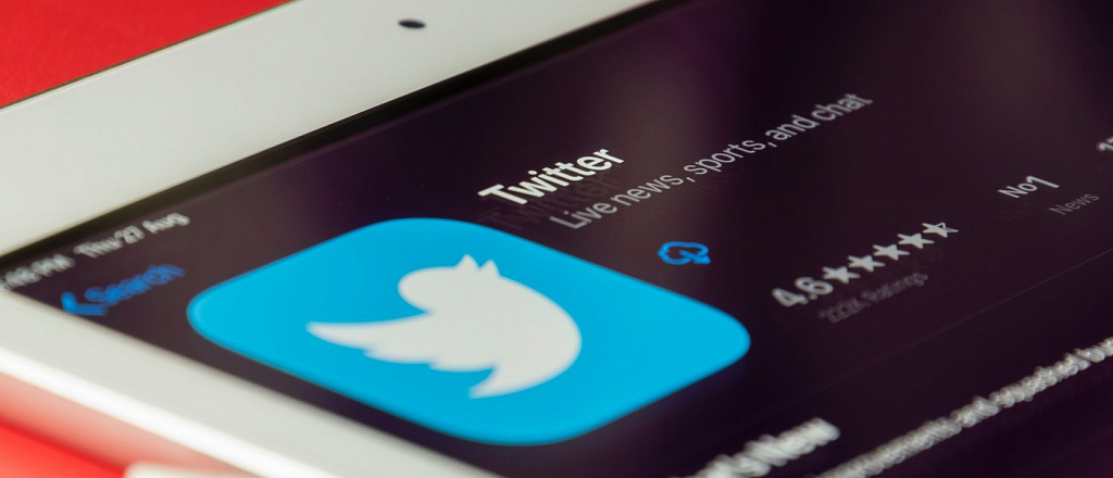 ilon-mask-zayavil-chto-twitter-nachnet-delit-sya-reklamnymi-dohodami-s-avtorami