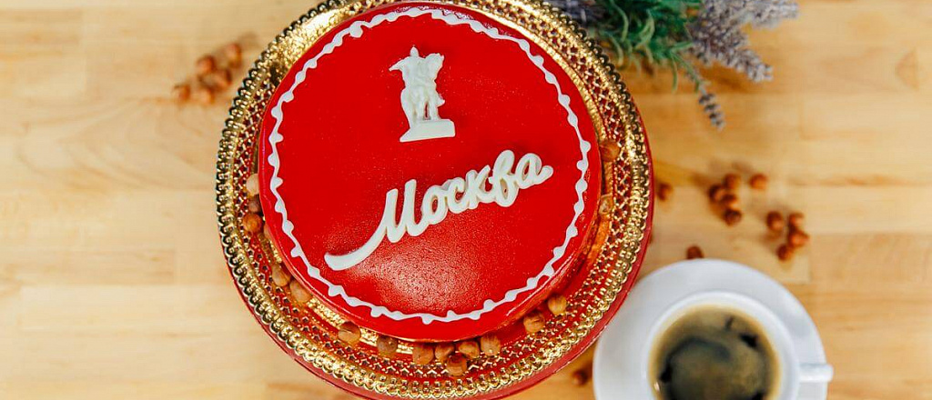tort-moskva-kremlevskaya-kolbasa-i-esche-7-podarkov-iz-stolicy-rossii