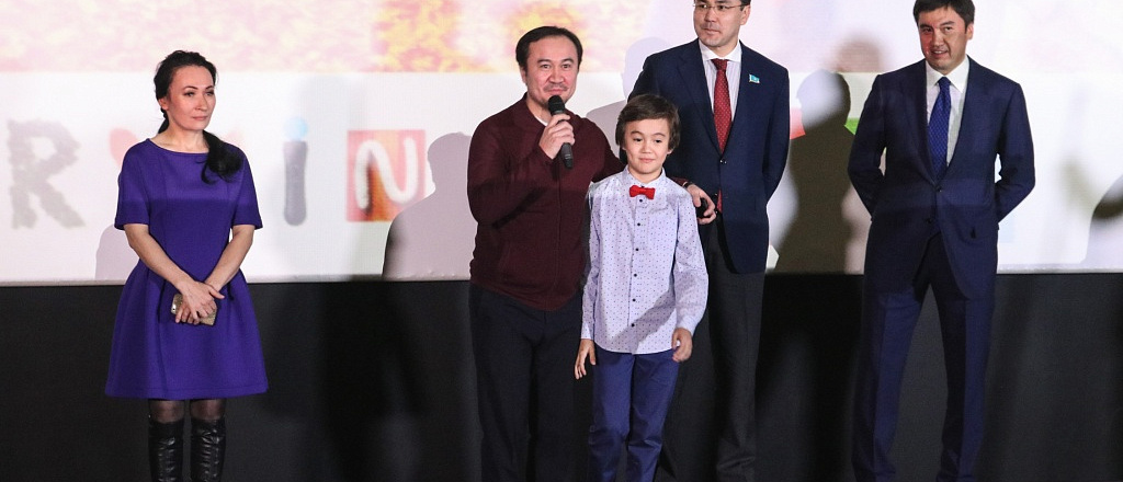 aza-stan-walt-disney-kinotuyndylaryny-dublyazhyn-zhasaudy-alay-yrend-zh-ne-ne-sebept-kinoteatrlar-aza-t-l-ndeg-seanstardy-y-aysyz-ua-yt-a-oyady
