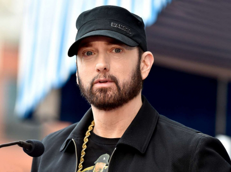 eminem-poyavilsya-na-oblozhke-novogo-komiksa-pro-cheloveka-pauka