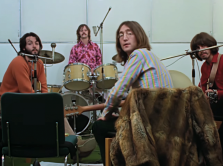 disney-predstavil-treyler-dokumental-nogo-seriala-o-the-beatles-ego-srezhissiroval-piter-dzhekson