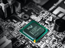 intel-sobiraetsya-vnedrit-iskusstvennyy-intellekt-vo-vse-svoi-produkty
