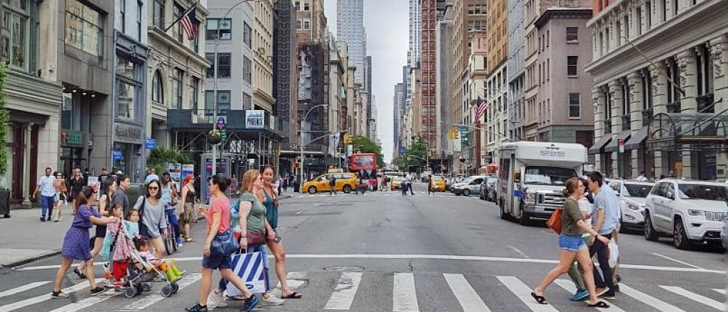 walk-around-new-york-journalist-about-where-to-shop-profitable-and-eat-tastily