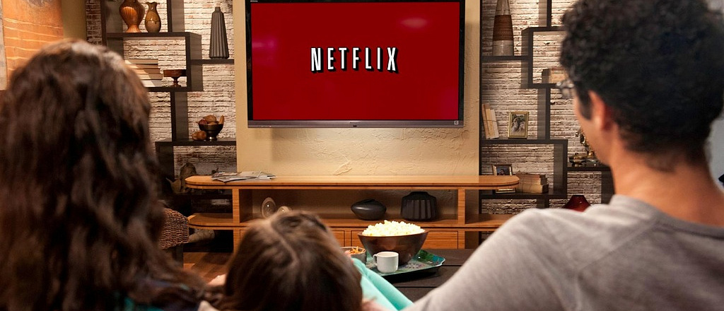 chto-posmotret-na-netflix-luchshie-serialy-dlya-podrostkov-i-sem-i