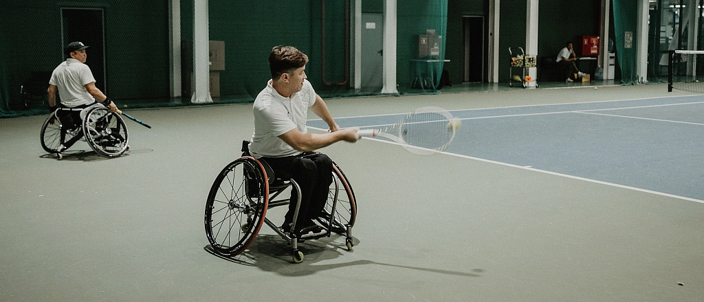 my-raznye-no-my-ravnye-deystvuyuschie-sportsmeny-po-paralimpiyskomu-tennisu-o-vliyanii-sporta-na-zhizn