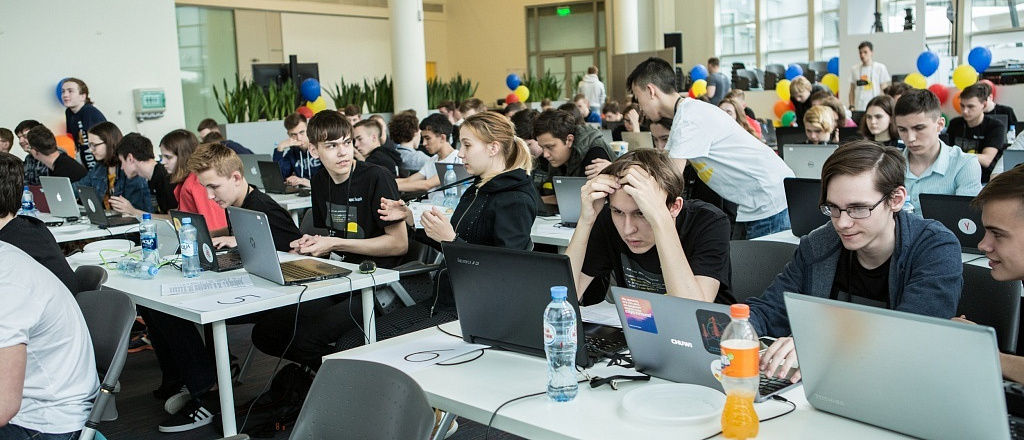direktor-i-vypusknik-yandeks-liceya-o-programmirovanii-i-professii-buduschego